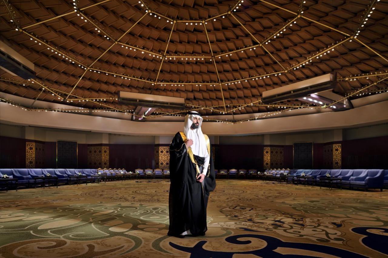 インターコンチネンタル リヤド リヤード エクステリア 写真 Sheikh Ahmed at the opening of the Al-Shaqra National Museum