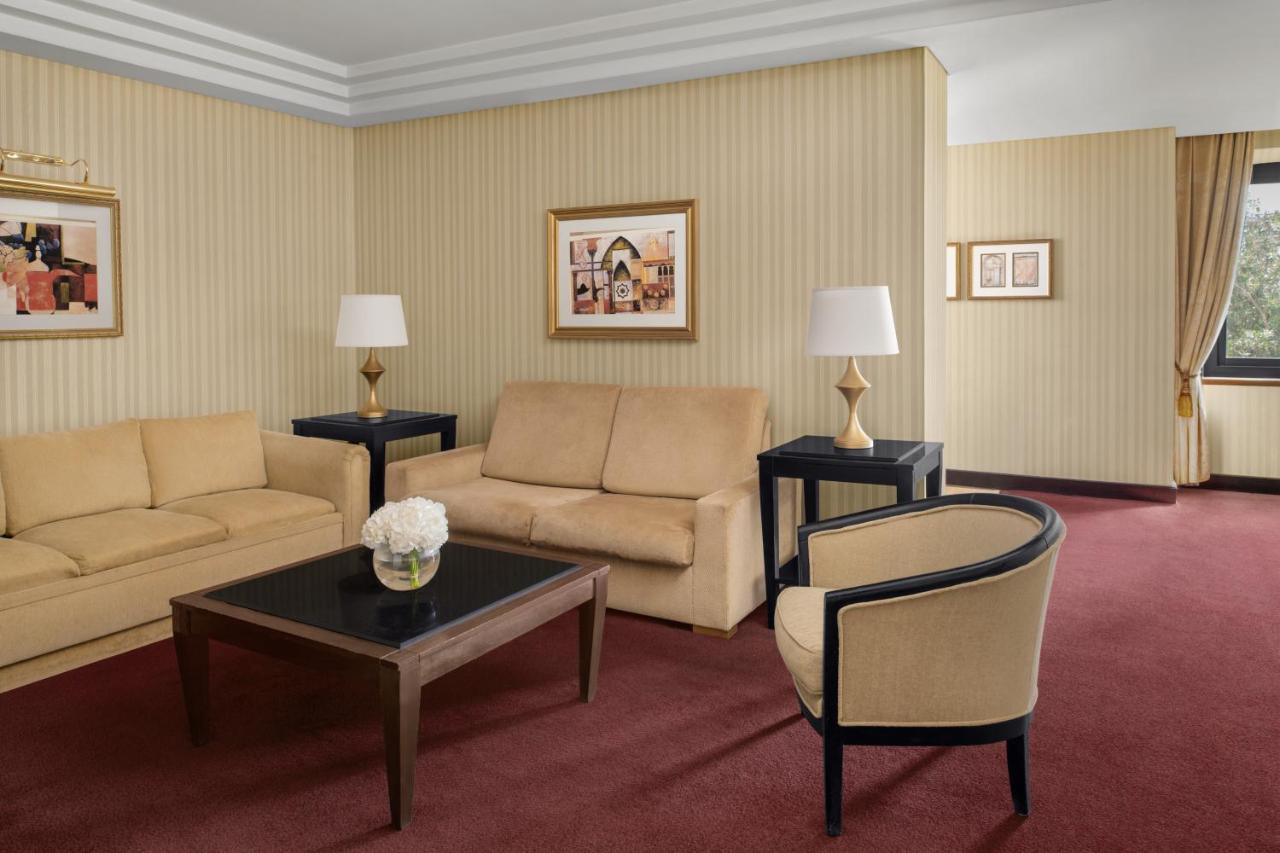 インターコンチネンタル リヤド リヤード エクステリア 写真 A suite at the InterContinental Vienna