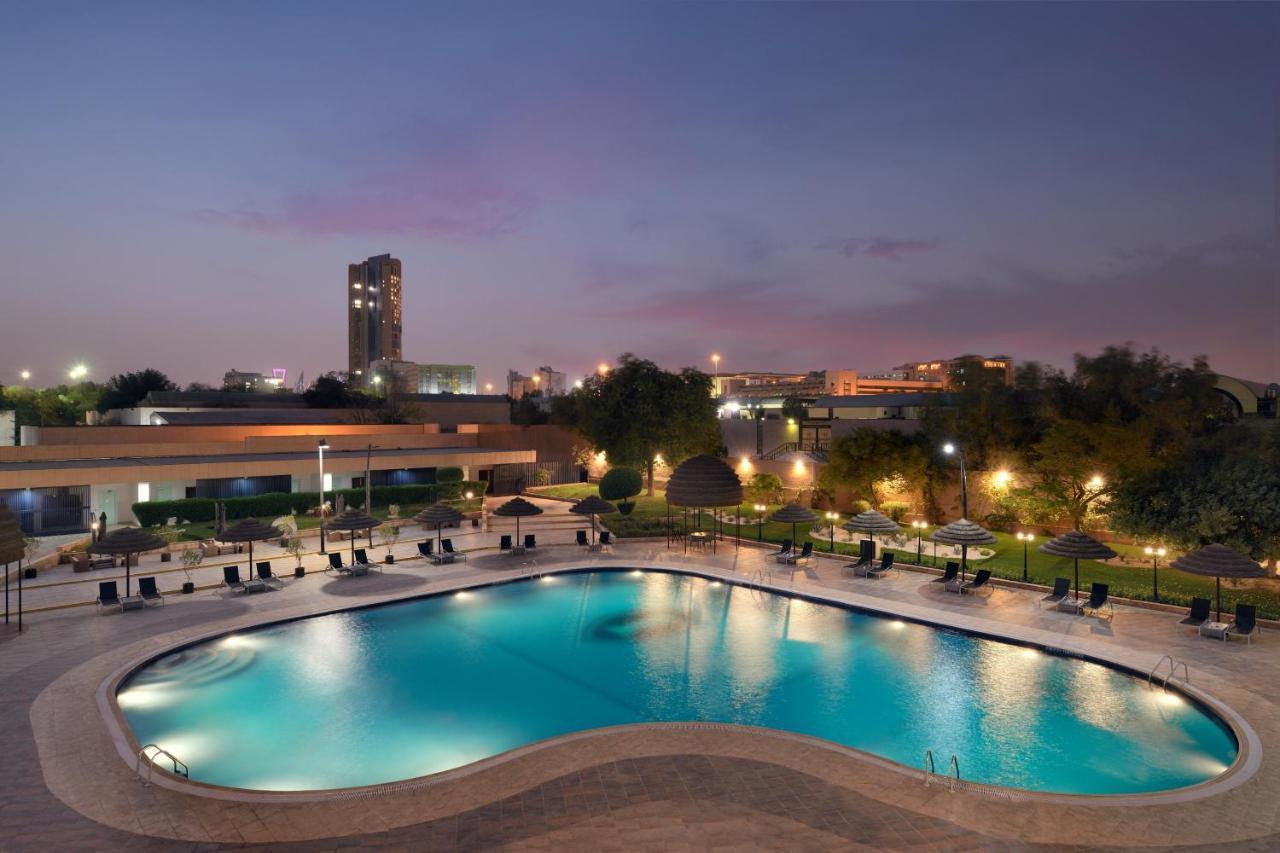 インターコンチネンタル リヤド リヤード エクステリア 写真 The pool at the Grand Hyatt Hotel, Dubai