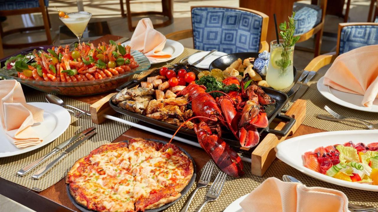 インターコンチネンタル リヤド リヤード エクステリア 写真 A lobster dinner